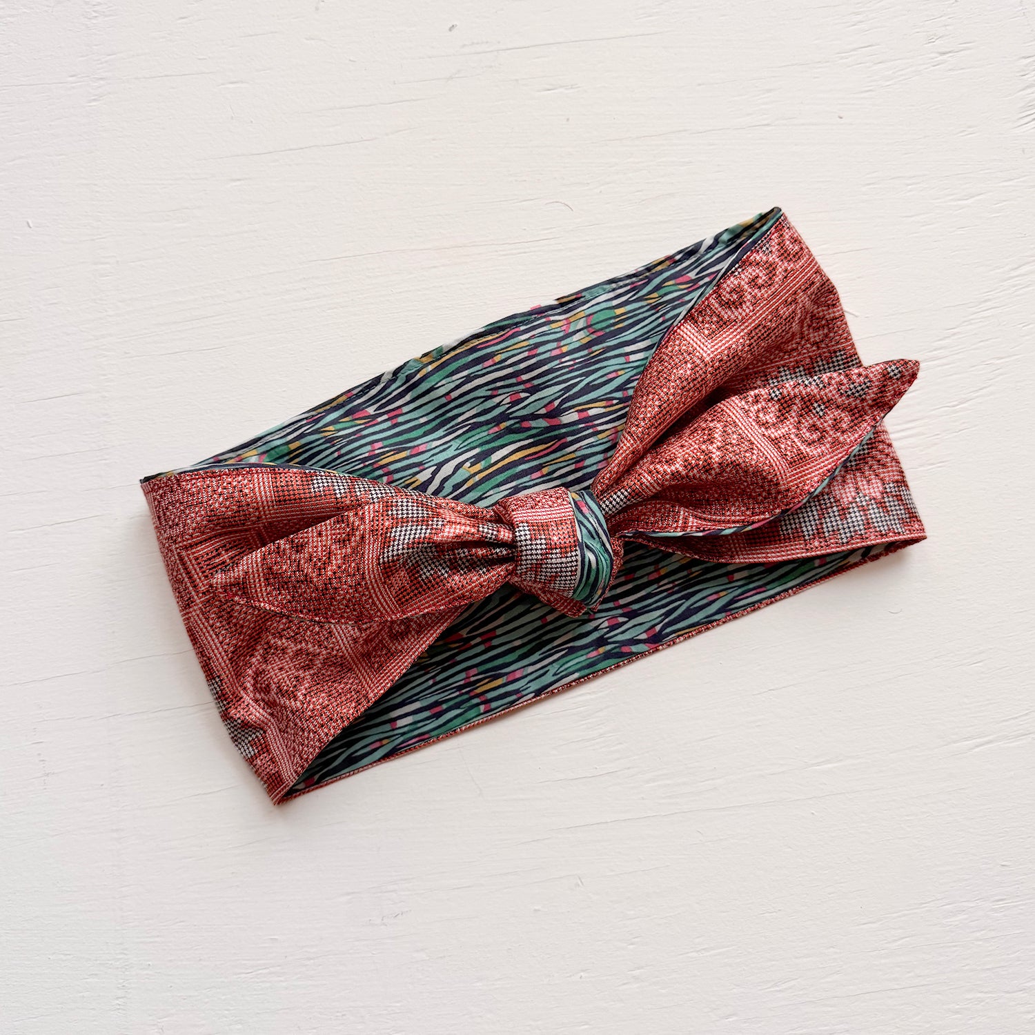 Reversible headscarf: Red or white