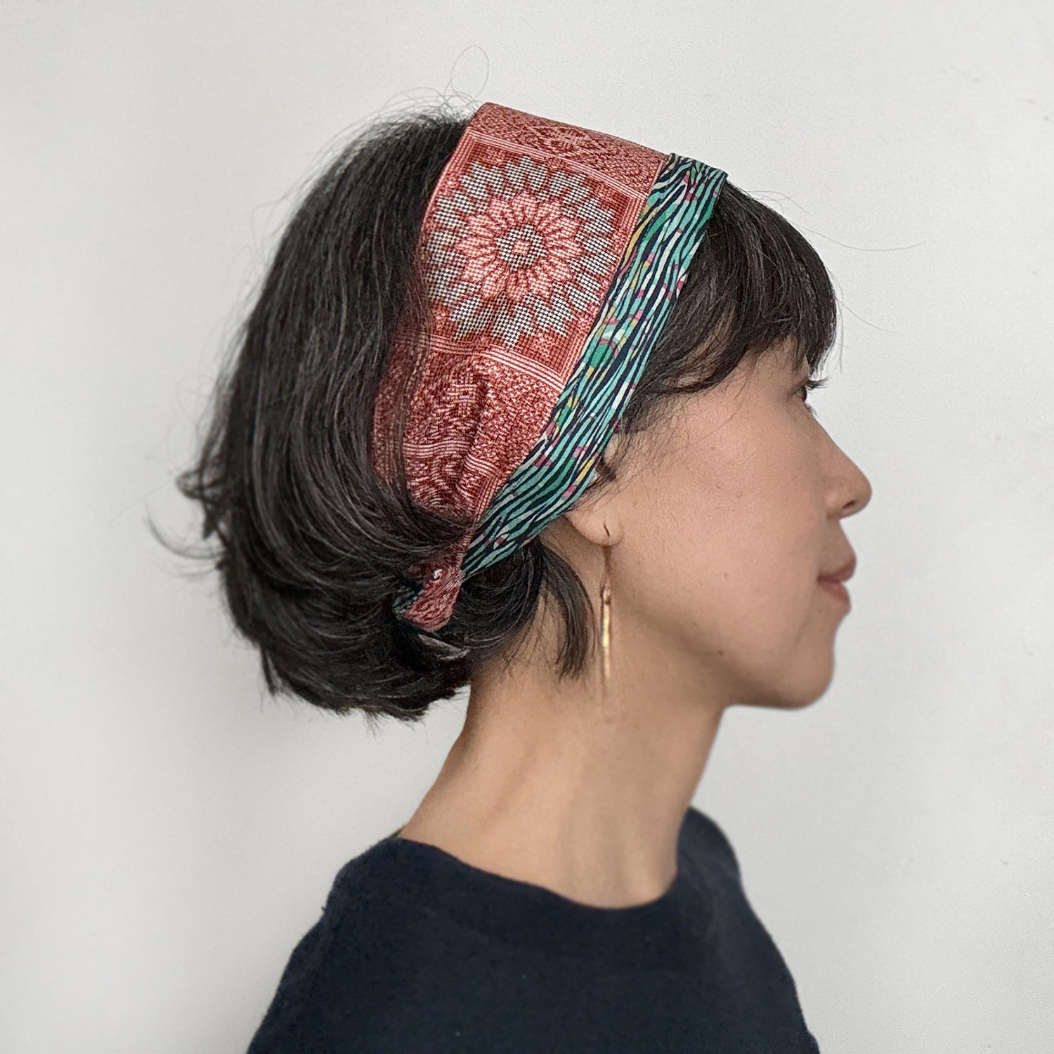 Reversible headscarf: Red or white