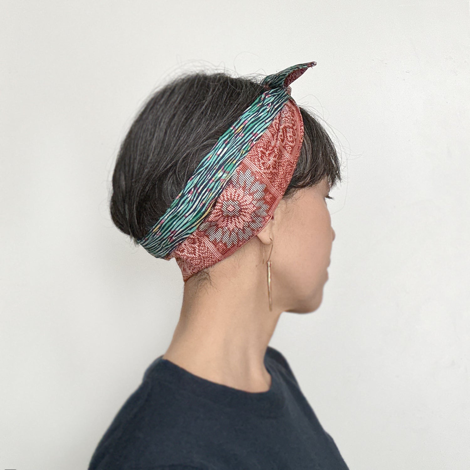 Reversible headscarf: Red or white