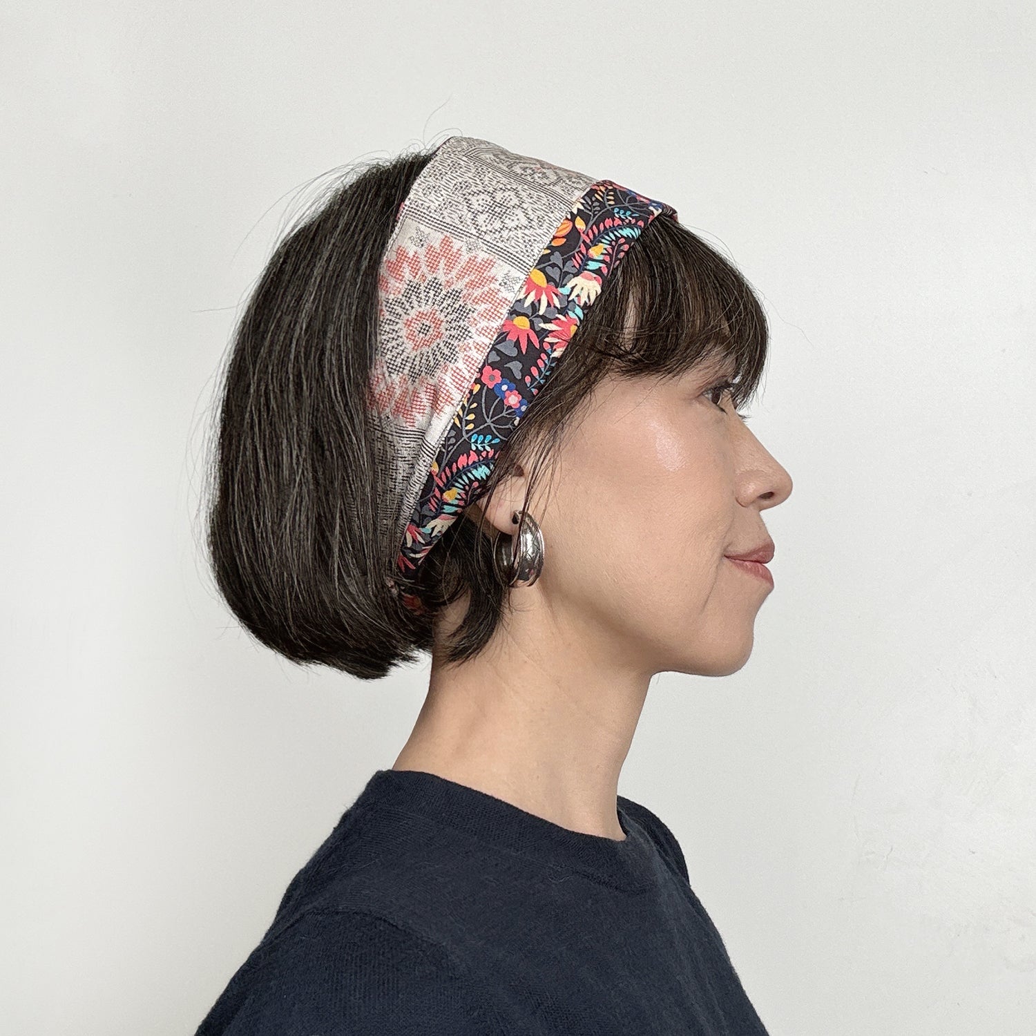 Reversible headscarf: Red or white
