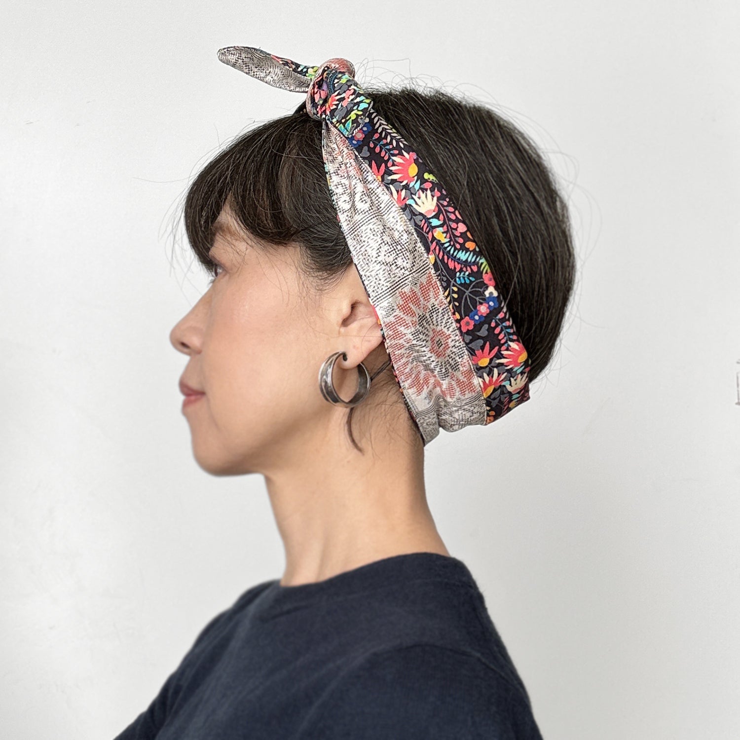 Reversible headscarf: Red or white