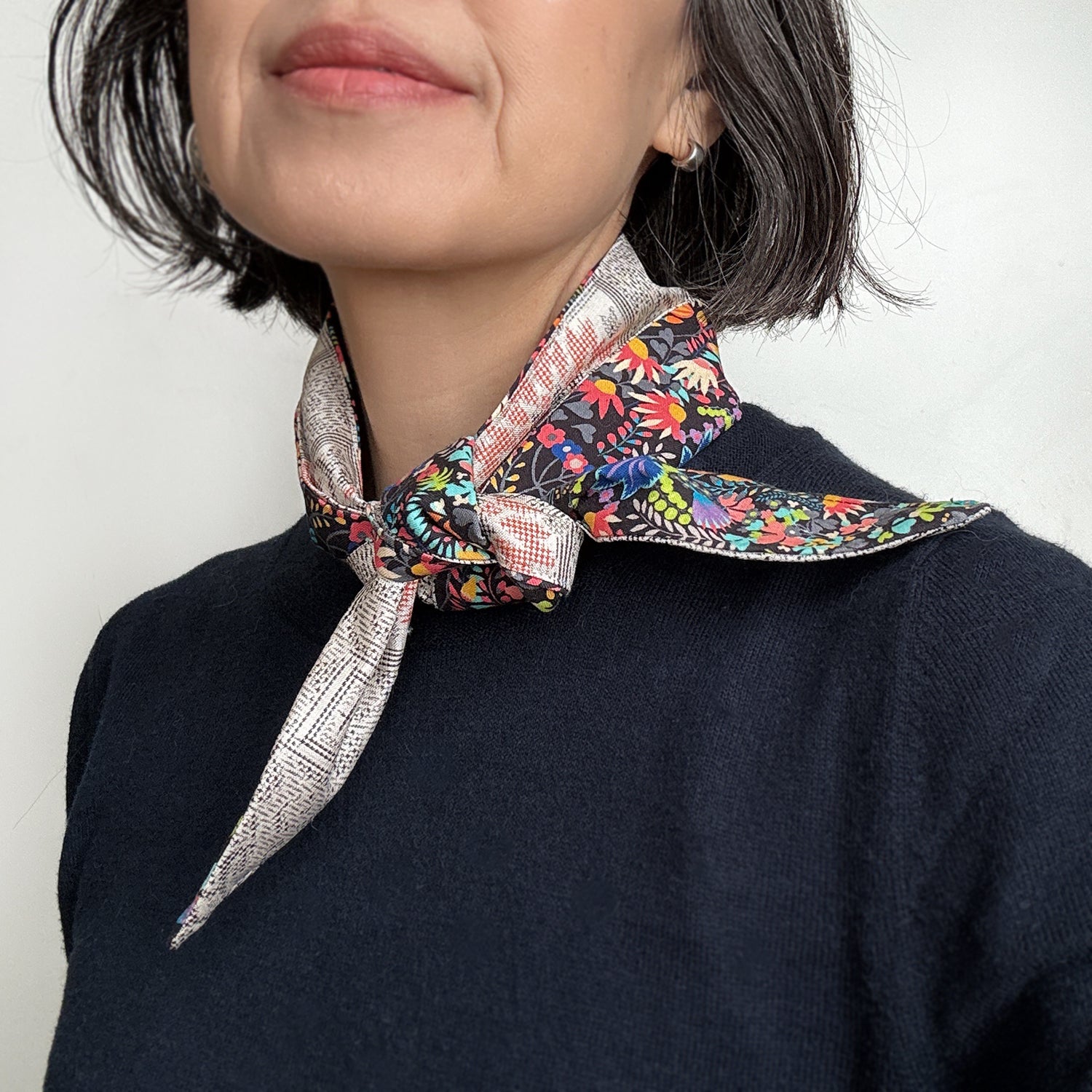 Reversible headscarf: Red or white