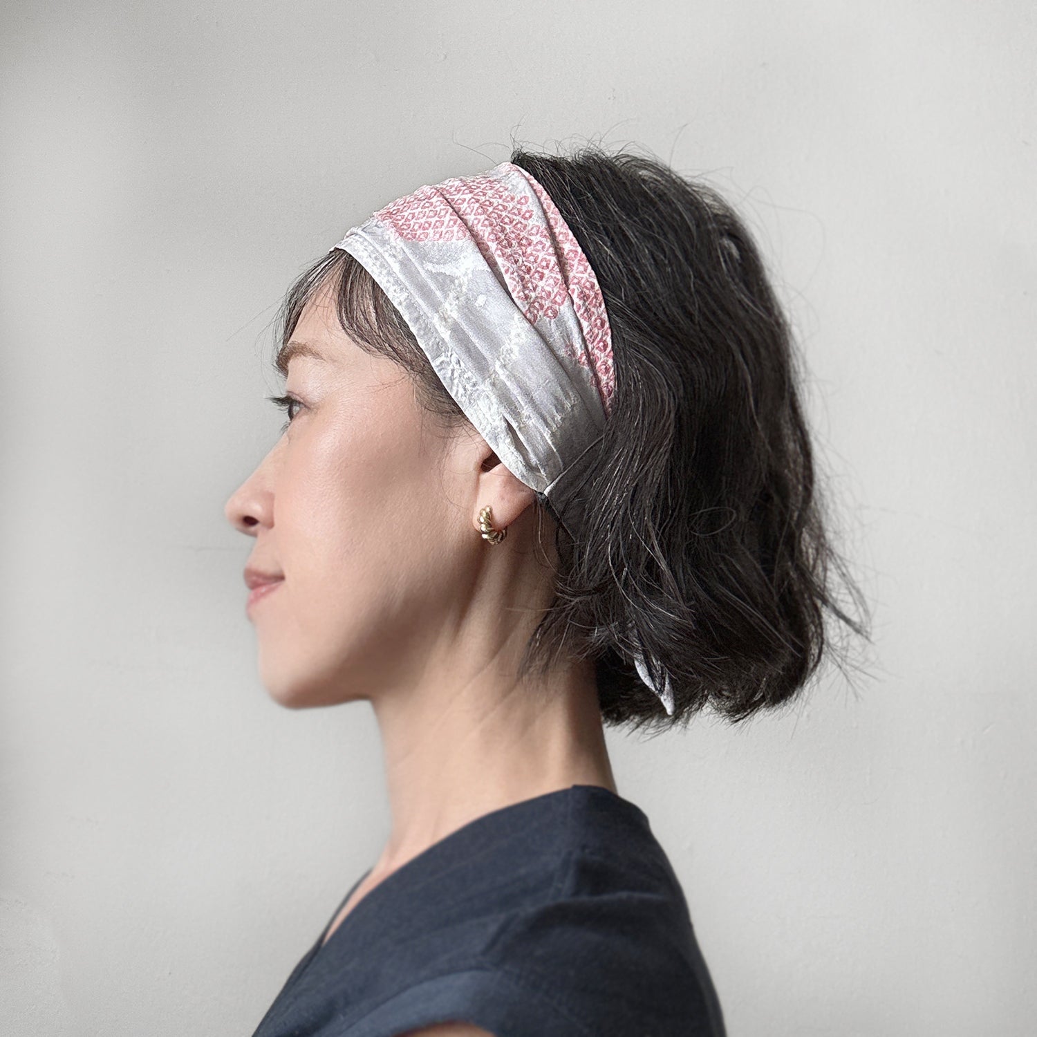 Head scarf Vintage kimono Japanese fabric Silver pink shibori