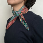 Reversible headscarf: Red or white